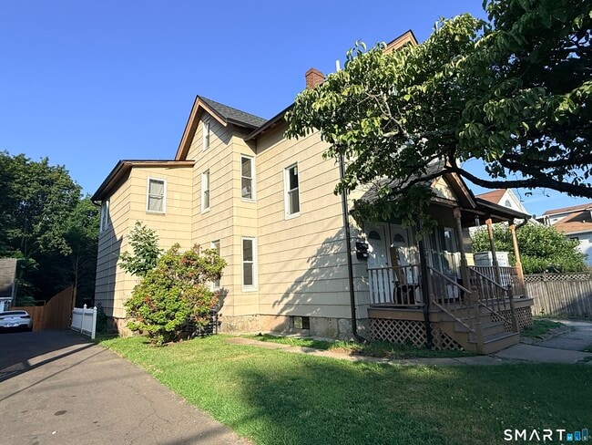 Building Photo - 26 Taylor Ave