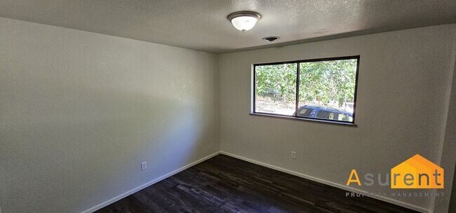 Foto del edificio - Fully Remodeled Duplex Available Now!