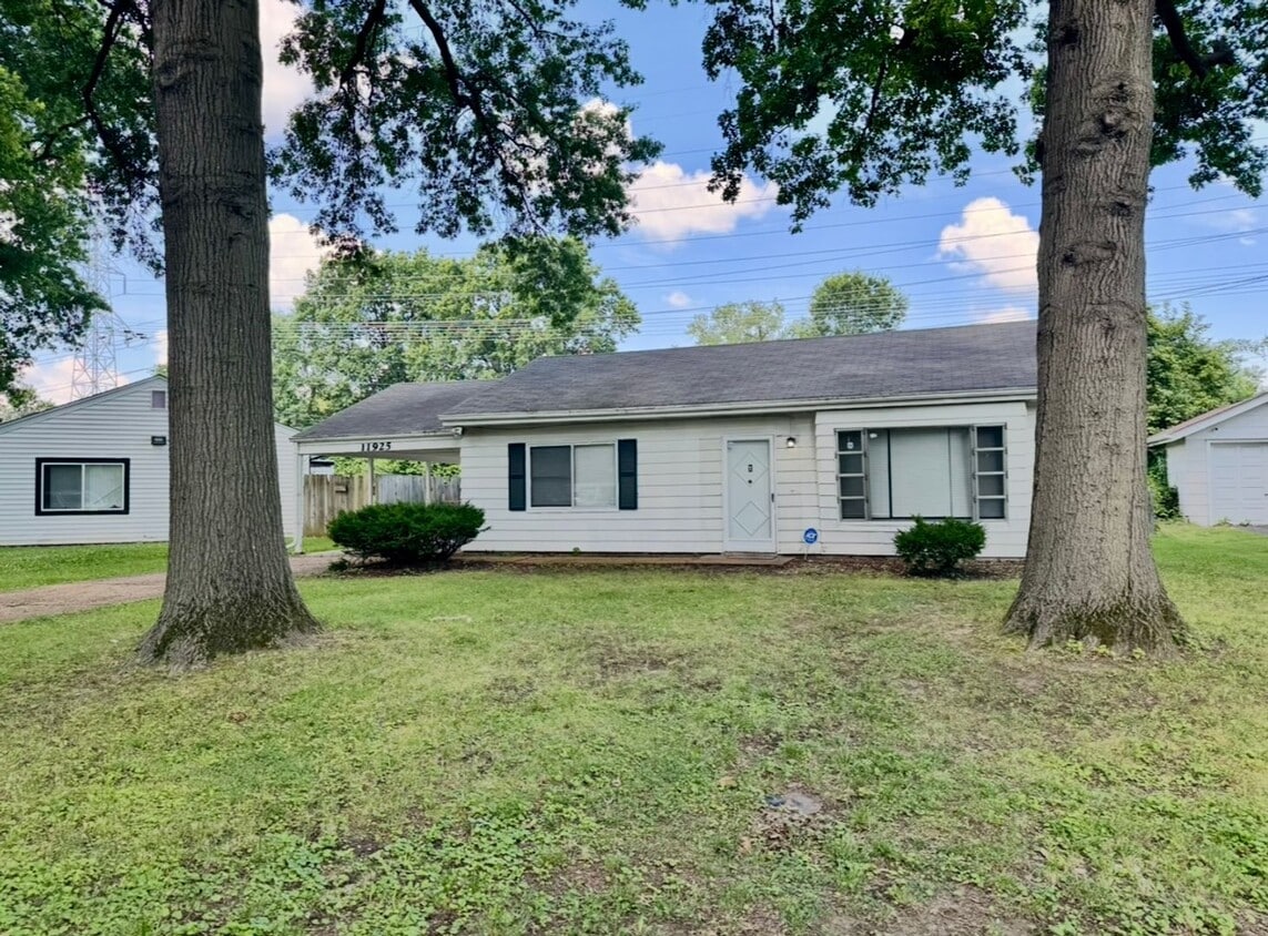 Foto principal - 11925 Bridgevale Ave