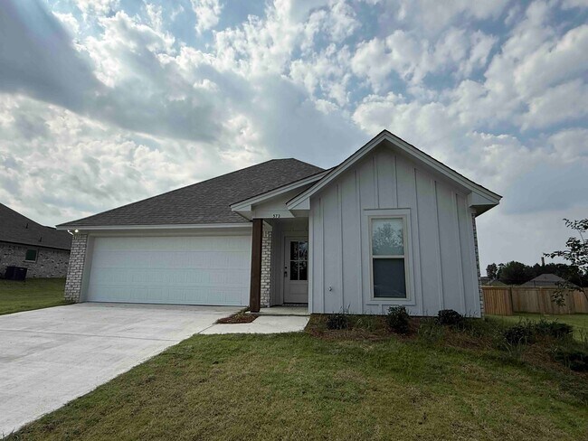 Foto del edificio - 573 Patrick Farms Dr