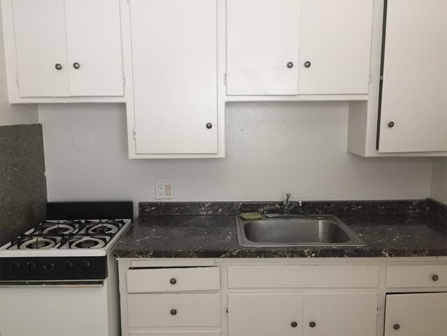 Building Photo - 6223 Fenham St