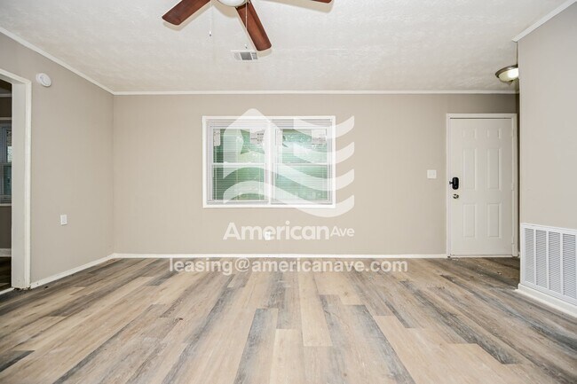 Foto del edificio - 3525 Travis Blvd