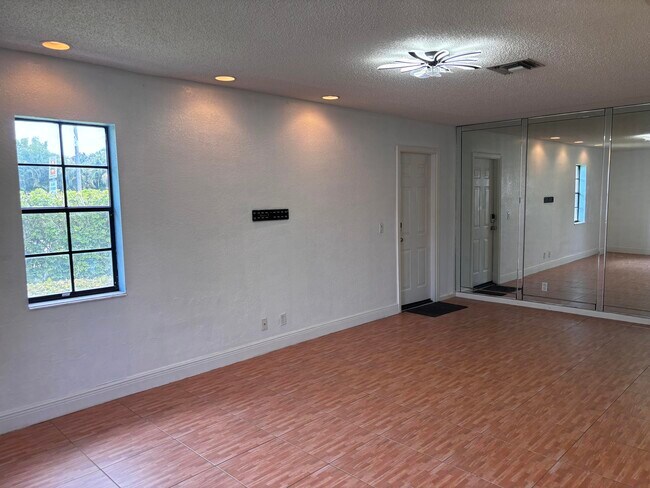 Foto del edificio - 12761 Westhampton Cir