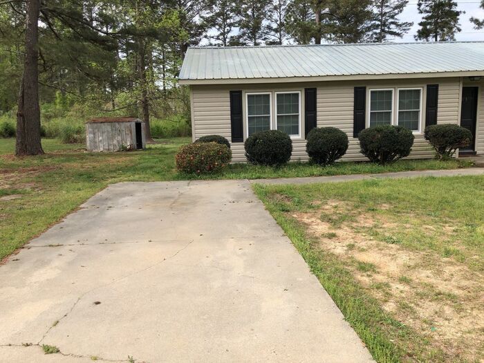 Primary Photo - 2 Bedroom 1 Bath Duplex Ready for Rent!