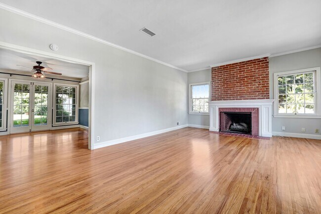 Building Photo - Altadena Single-Family Home Plus ADU