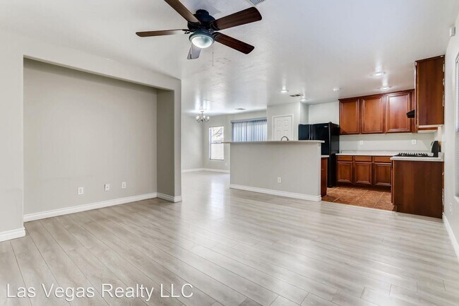 Building Photo - 3 br, 2.5 bath House - 533 Mayfair Walk Ave.