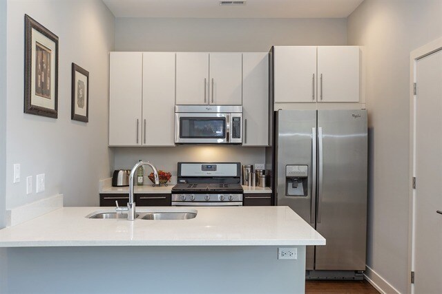 Foto del edificio - 2740 W North Ave