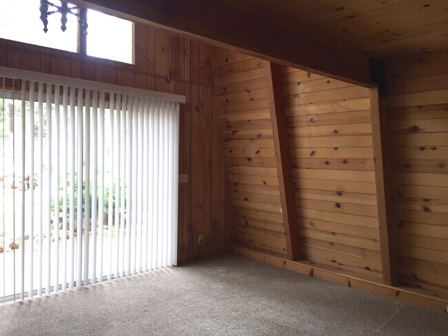 Foto del edificio - 2037 Fox Ln