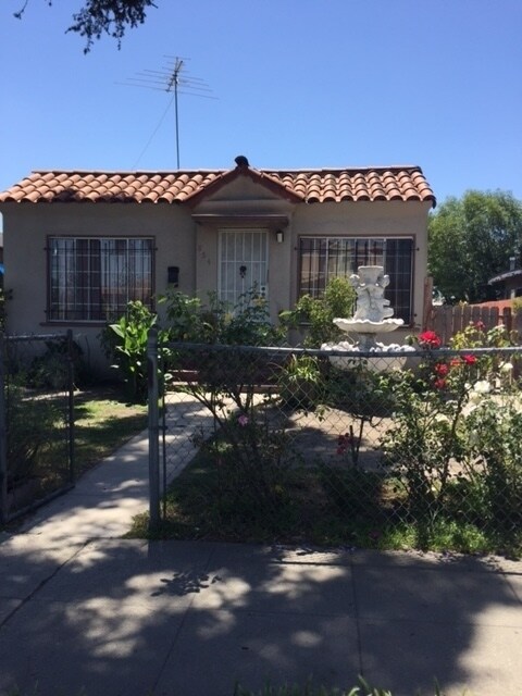 Primary Photo - 854 E 105th St