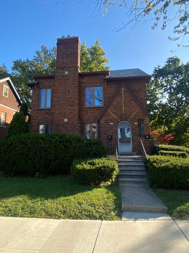 Building Photo - 1302 Somerset Ave