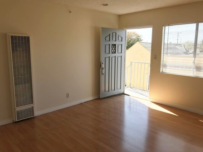 Building Photo - 4553 W 116th St