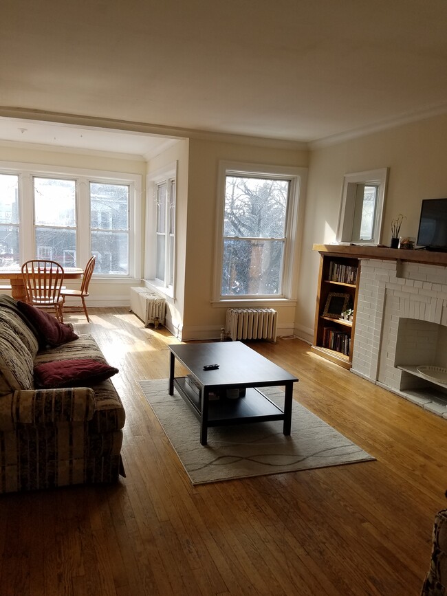 Living Room - 1218 W Columbia Ave