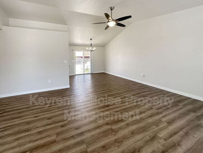 Foto del edificio - 1350 W Yost Ct