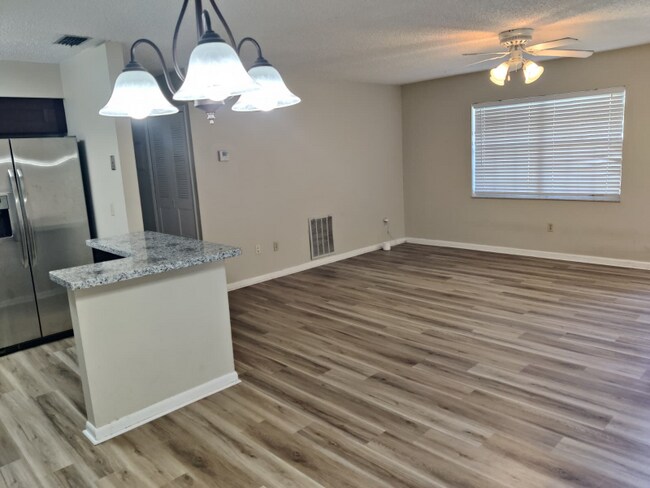 Foto del edificio - 5461 Placid Lakes Blvd