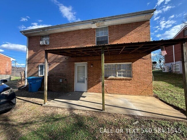 Foto del edificio - 2826 Idlewild Blvd NE