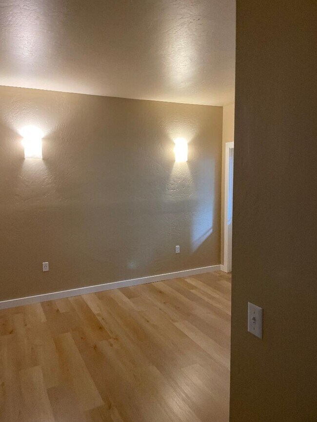 Building Photo - 1168 10th St