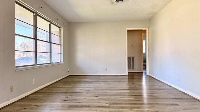 Building Photo - 10502 Ambursen St