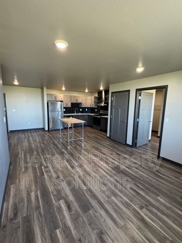 Foto del edificio - 220 E Greenfield Ln