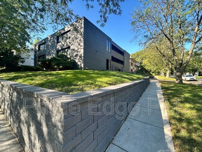 Foto del edificio - 2343 B St