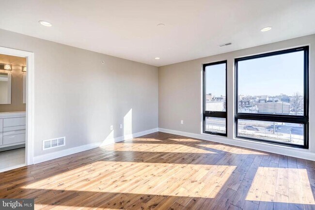 Foto del edificio - 241 W Oxford St