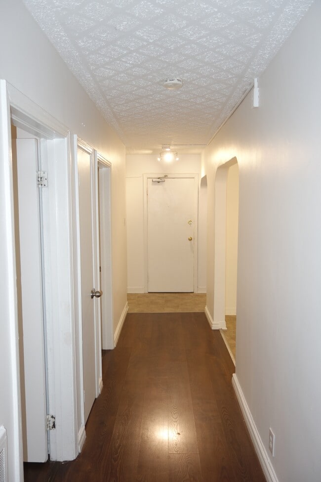 Building Photo - 72 Jolliet Ave