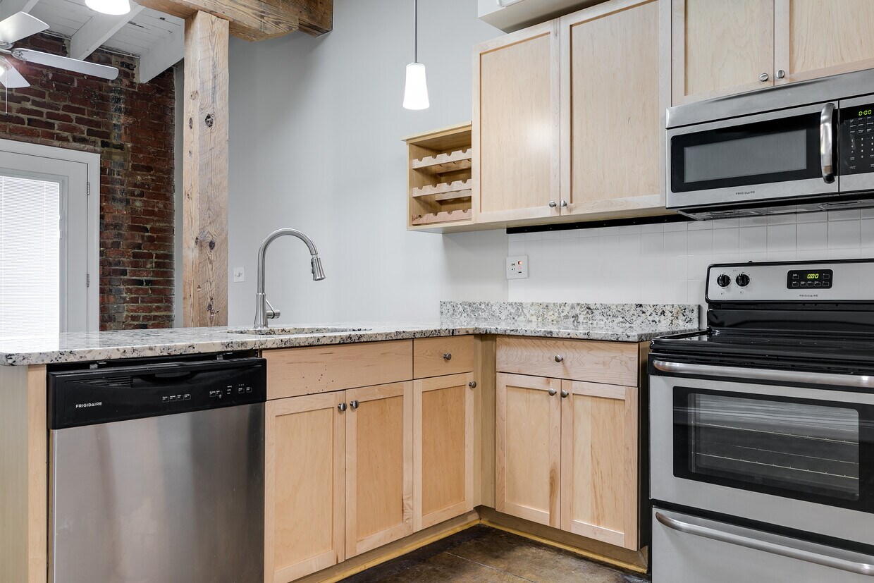 Foto principal - 1710 East Franklin St.