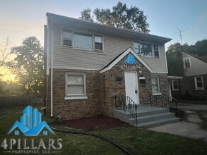 Building Photo - 4330 Kentucky St