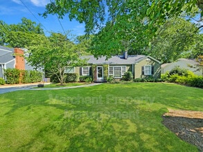 Building Photo - 121 Rockwood Dr
