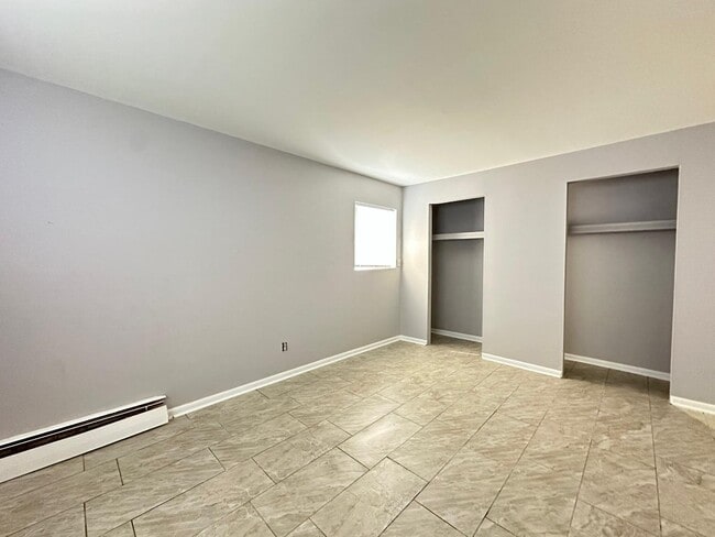 Building Photo - 308 Main St