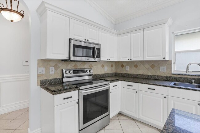 Foto del edificio - 7607 Colony Lake Dr