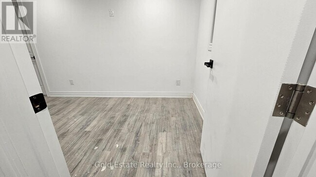 Photo du bâtiment - 212 Spring Creek Dr