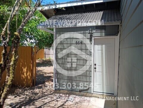 Foto principal - 664 Monmouth St