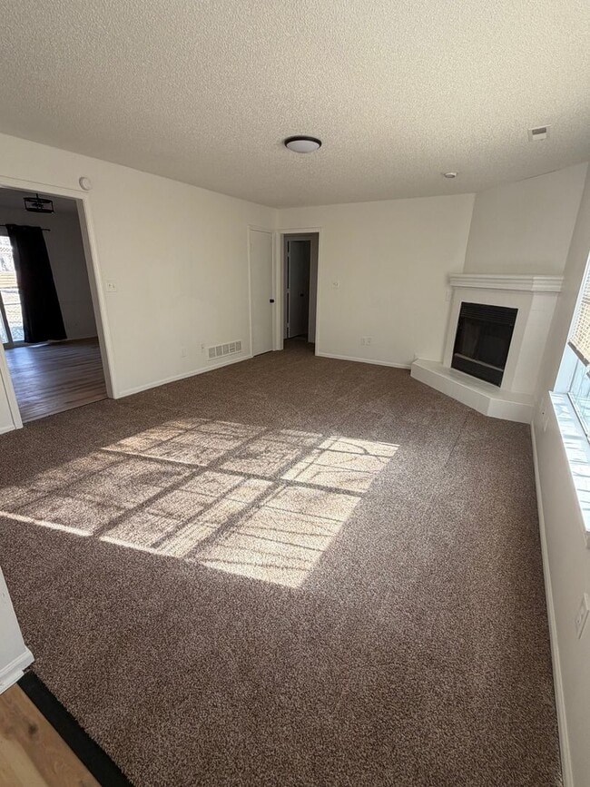 Building Photo - Newly Remodeled 2 Bed 1 Bath home in Independence