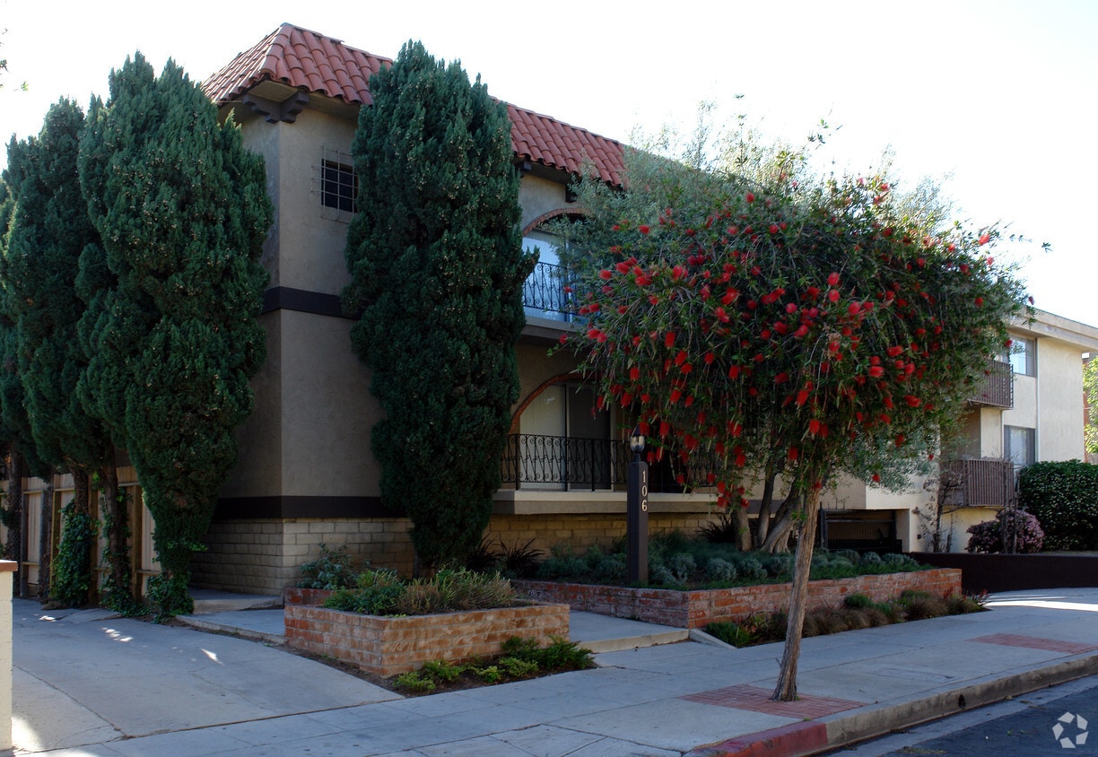 Building Photo - 106 N Eucalyptus Ave