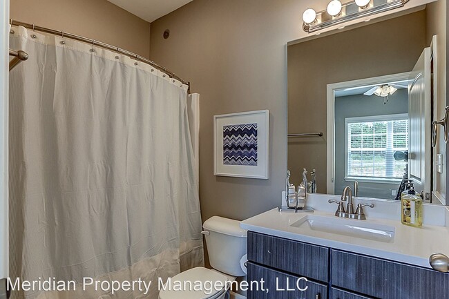 Building Photo - 1 br, 1 bath Room For Rent - 700 Tiger Est...