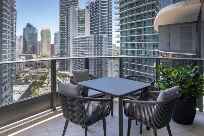 Building Photo - 1000 Brickell Plaza
