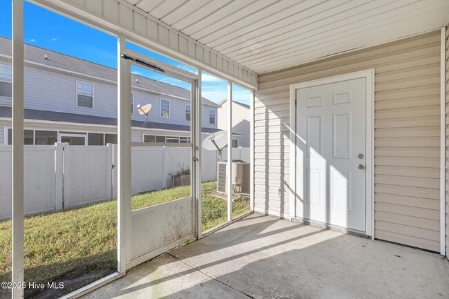 Building Photo - 1007 Banister Loop