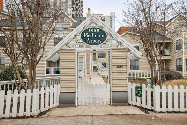 Foto del edificio - 1050 Piedmont Ave NE