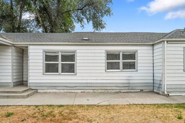 Foto del edificio - $1,150 - 2 Bed, 1 Bath Updated Unit in She...