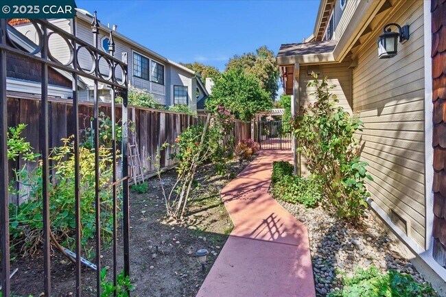 Foto del edificio - 1156 Tiffany Ln