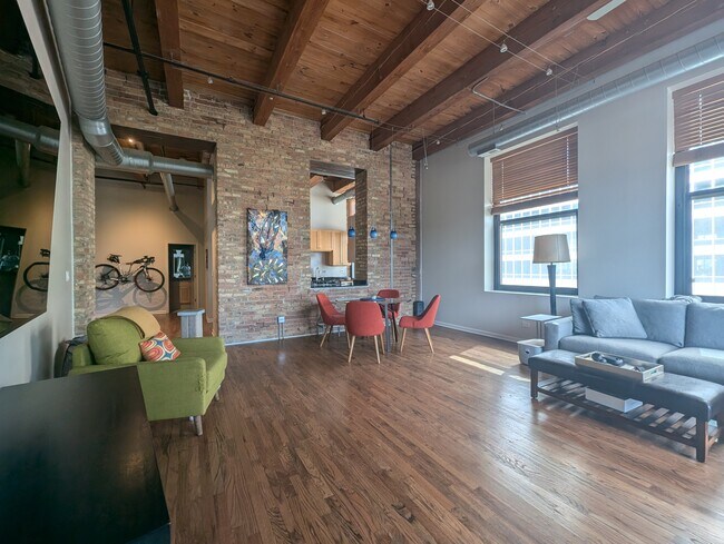 Foto del edificio - 525 W Superior St