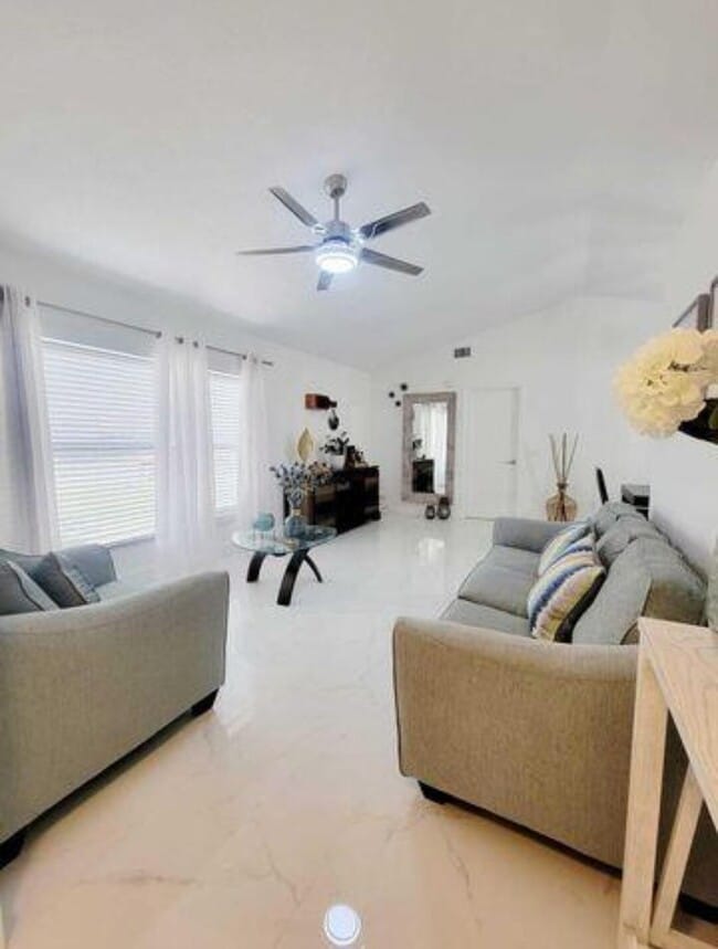 Building Photo - 1697 SW Clover St