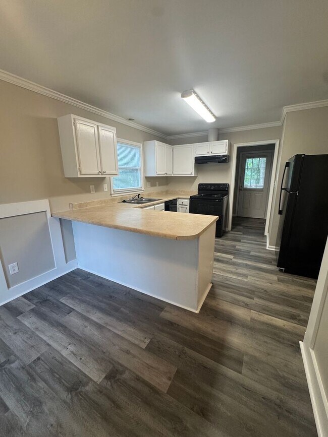 Building Photo - Great three bedroom, two bath house. Great...