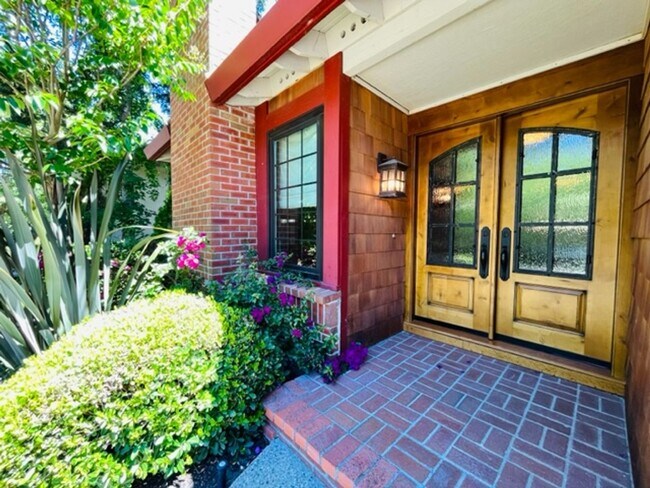 Building Photo - Beautiful 4BD/2.5BA Single Family Home in ...