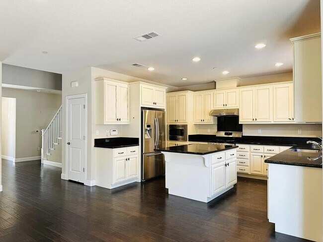 Building Photo - 2597 Bassetts Way