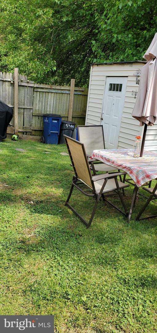 Foto del edificio - 8200 Shady Spring Dr