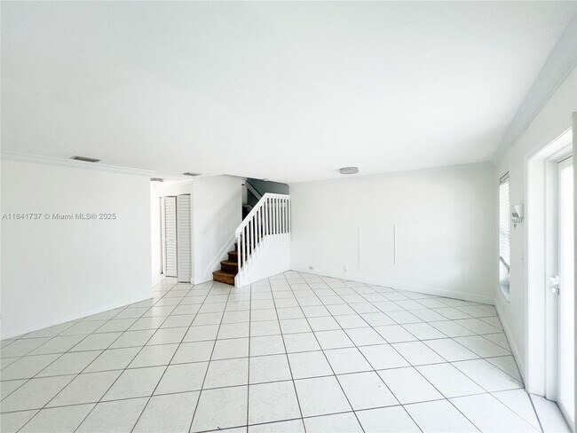 Building Photo - 5565 SW 43rd St