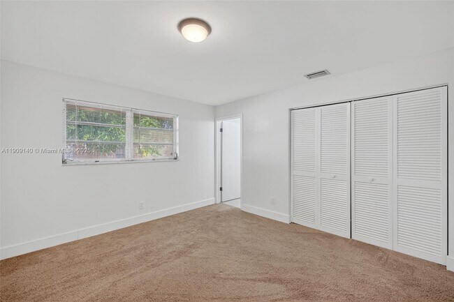 Foto del edificio - $2,700MONTHLY;339 SW 15TH ST #1-2 DANIA BEACH, FL 33004