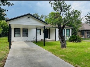 Building Photo - 8137 Wetherby Ln
