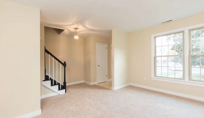 Building Photo - Townhome in the West End